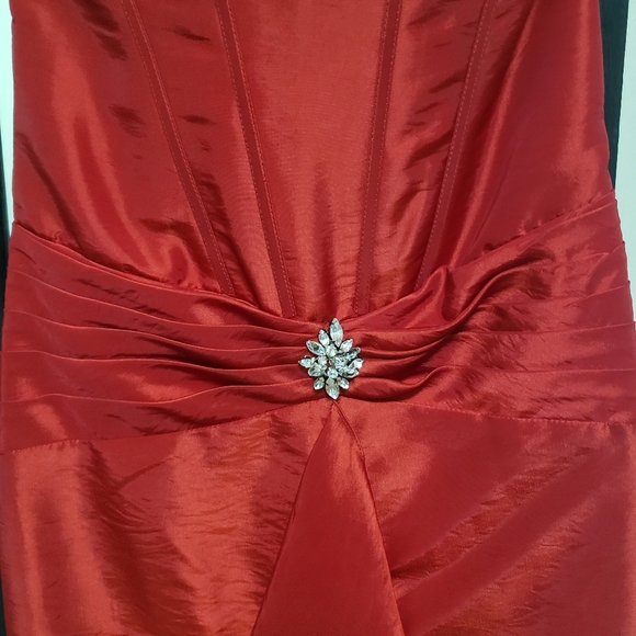 Le Gala Tony Bowls Gown - Picture 5 of 11